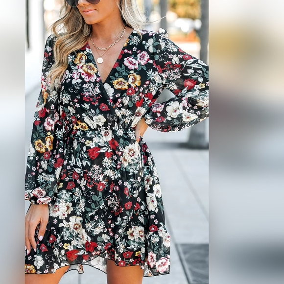 NEW CUPSHE V BECK FLORAL WRAP RUFFLE DRESS - Picture 8 of 8